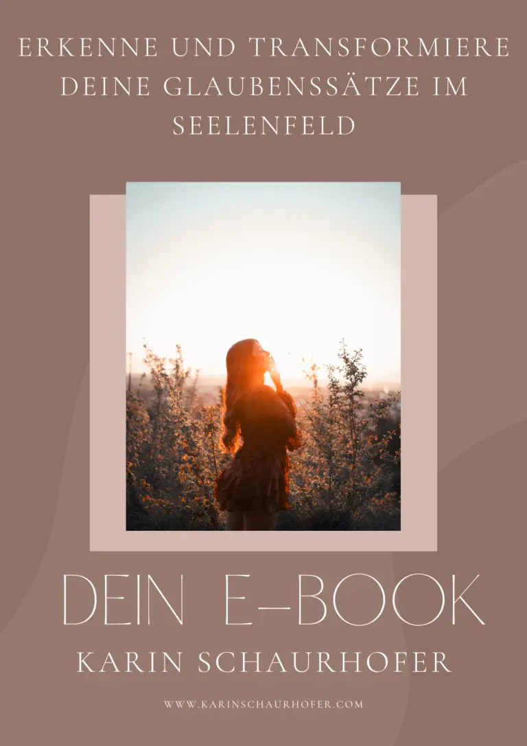 "Ein Buchcover mit sanften Farben und einem symbolischen Bild, das die innere Reise zur Erkenntnis und Transformation repräsentiert. Der Titel 'Erkenne und transformiere: Deine Glaubenssätze im Seelenfeld' ist zentral platziert, umgeben von einer Atmosphäre der spirituellen Entdeckung und persönlichen Entwicklung."